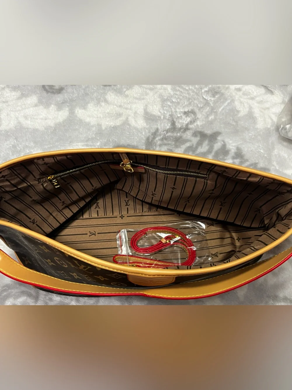 Louis. Vuitton. Delightful Signature Monogram Hobo Shoulder Bag Purse